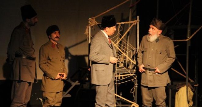 ''Şu Çılgın Türkler'' İzmirli tiyatro severlerle buluşuyor