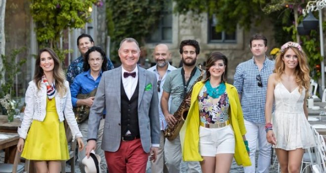 Sunshine Band KİTVAK için Bostanlı'da söylüyor...