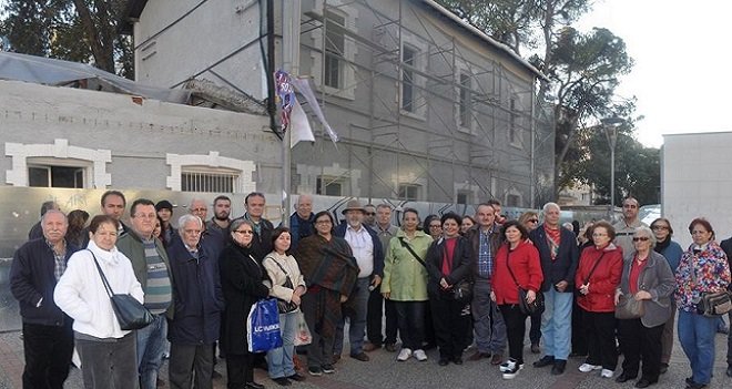 Tarihi Karşıyaka İstasyonu tehlike yaratıyor...