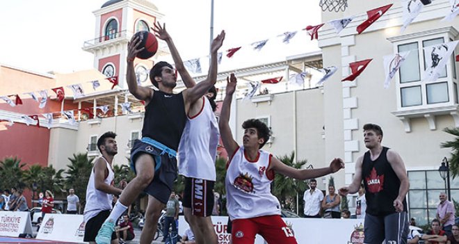 TBF 3x3 Red Bull Reign Basketbol Turu İzmir Etabı Karşıyaka'da yapıldı