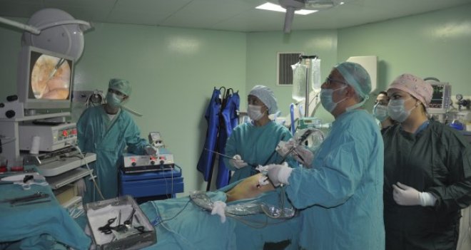 Tek ameliyatla 3 fıtıktan kurtuldu