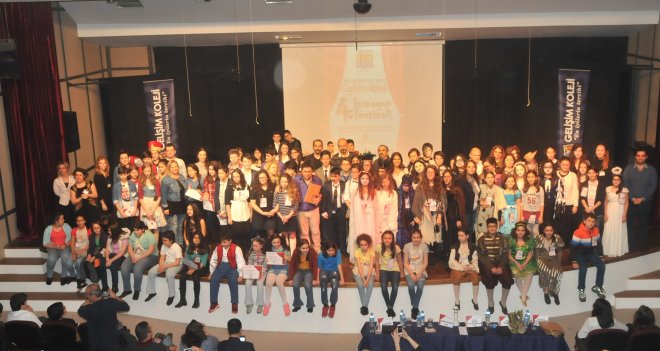 Tiyatroseverler Gelişim'de buluştu