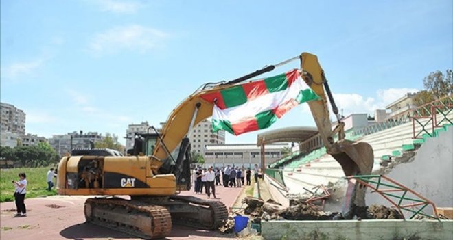 TOKİ başkanı Karşıyaka Stadı çalışmalarını inceledi