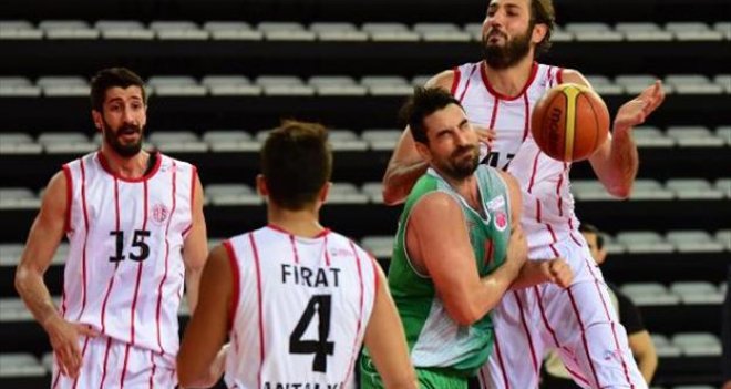 Tolkar Genç Karşıyakalılar'da ayrılık