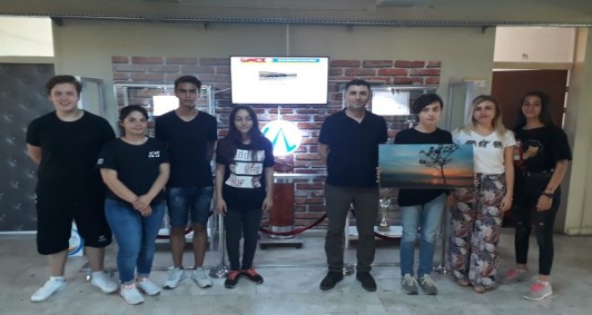 Trafik kazasında kaybettikleri öğretmenleri anısına sergi açıyorlar