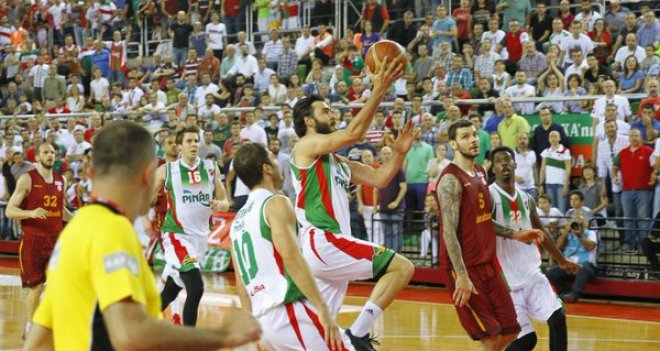 Pınar Karşıyaka turu son maça bıraktı