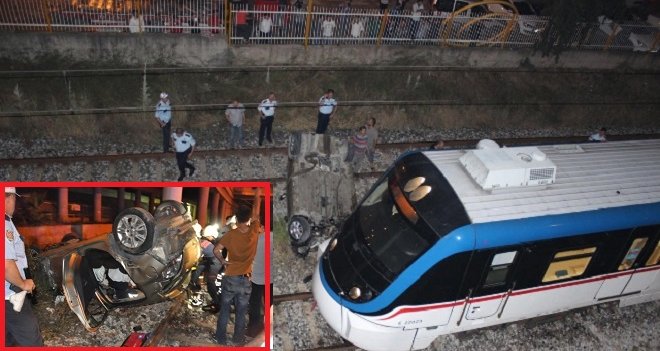 TURAN KÖPRÜSÜNDE KAZAN YAPAN ARAÇ TREN RAYINA DÜŞTÜ. 5 YARALI