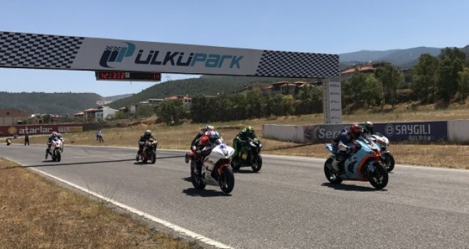 Türkiye Pist Şampiyonası’nın 3. ayak yarışları İzmir’de düzenlendi.