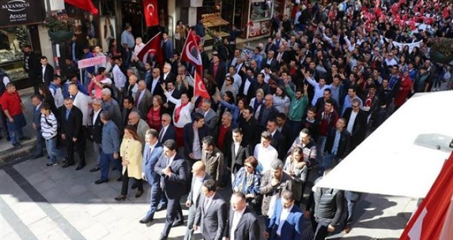 Ülkü Ocakları Cumhuriyet için yürüdü