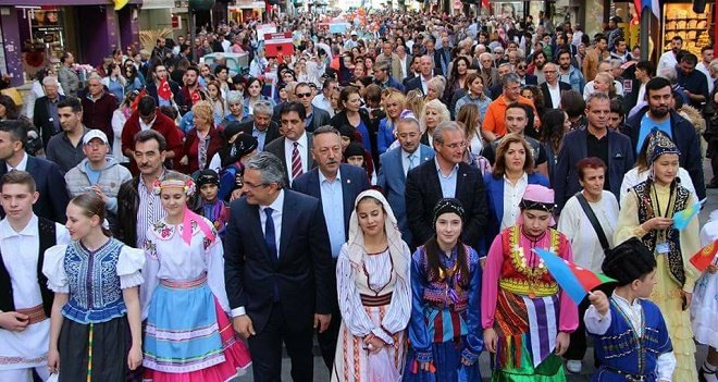 Uluslararası Karşıyaka 23 Nisan Çocuk Şenliği başladı...