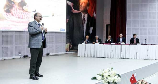 Üniversite-Sanayi İş Birliği İKÇÜ'DE tartışıldı