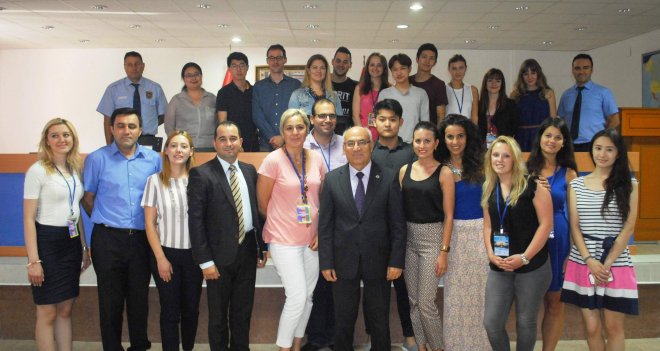 Üniversiteli gümrükçüler iş başında