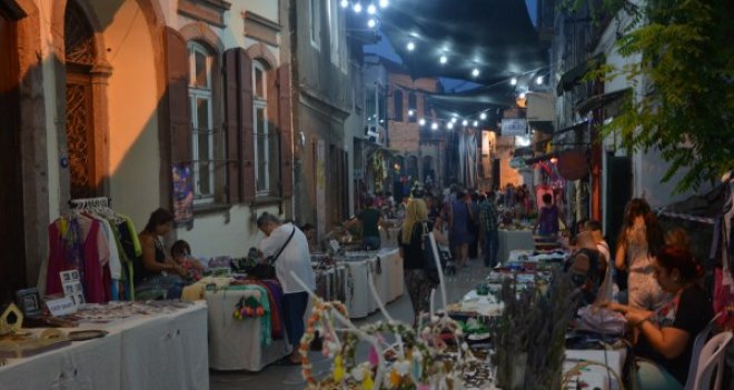 Urla Sanat Sokağı yaza merhaba dedi