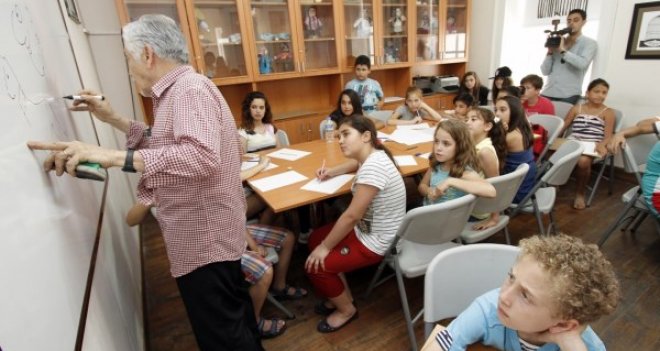 USTA ÇİZERLERDEN MİNİKLERE KARİKATÜR DERSİ