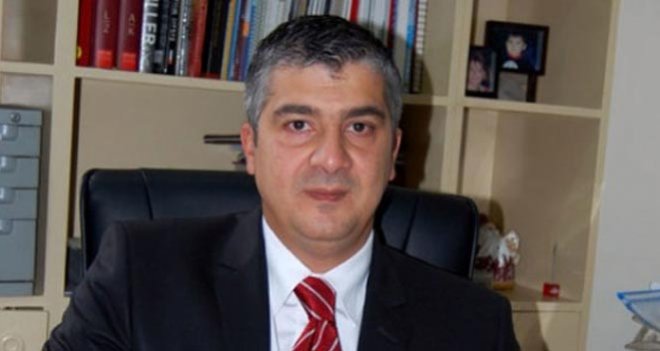 Ustaoğlu: Sahada başaramadıklarını masada alma derdindeler