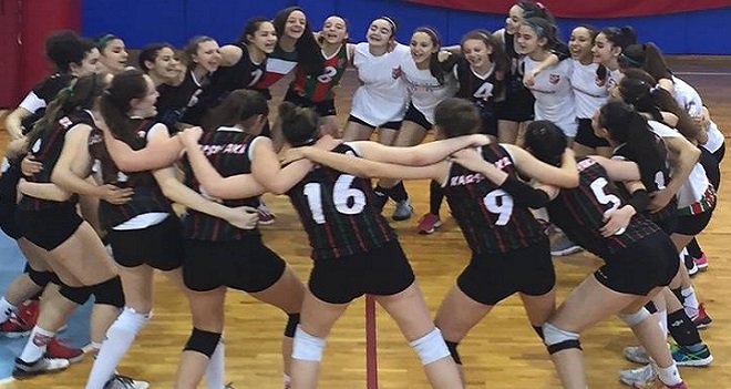 Voleybolda Karşıyaka'nın küçükleri İzmir Şampiyonu...
