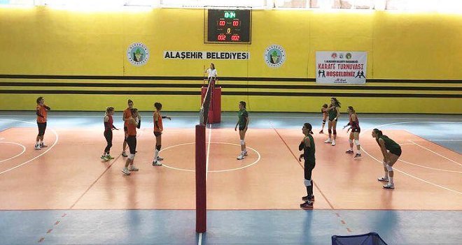 Voleybolda Karşıyaka Alaşehir'i yendi...