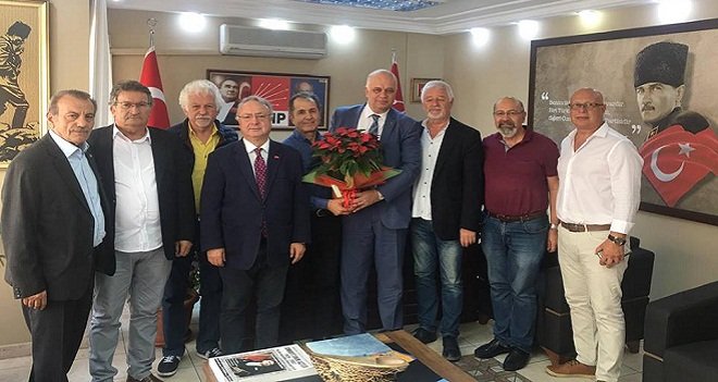 Vural Budak Karşıyaka Belediye Başkanlığı'na CHP'den adaylığını koydu