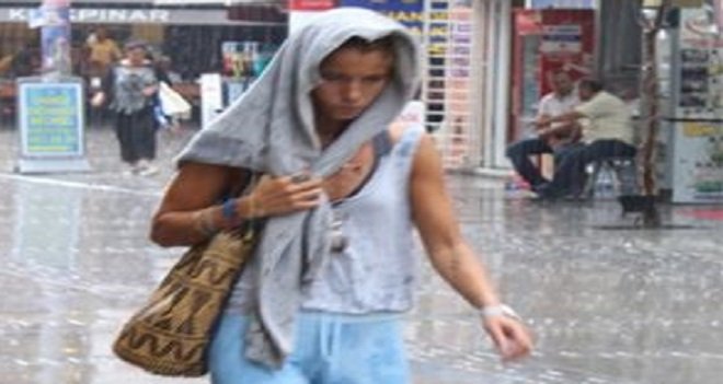 Yağmur Karşıyakalılar'ı biraz olsun serinletti...
