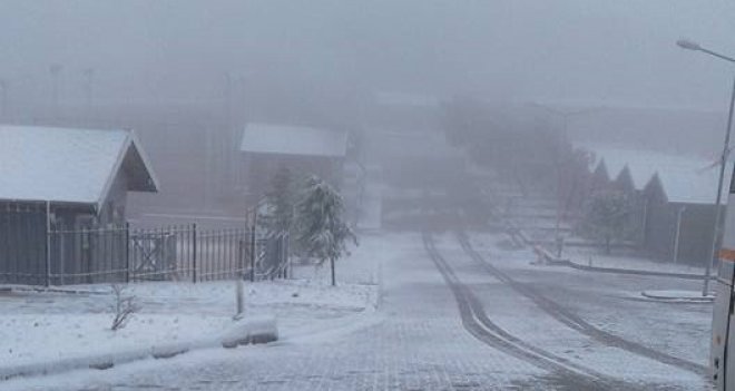 Karşıyaka'ya kışın ilk karı yağdı...