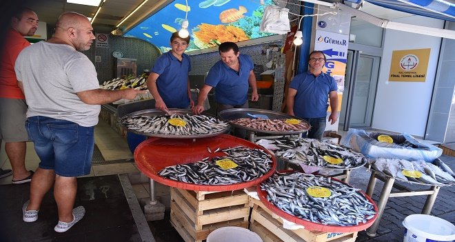 Yasak kalktı tezgâhlar doldu