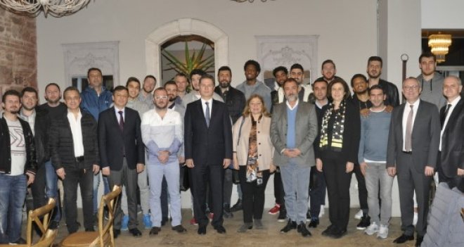 Yaşar Holding’den Pınar Karşıyaka’ya kutlama ve moral yemeği