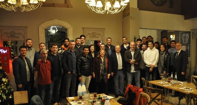 Yaşar'dan Pınar Karşıyaka'ya moral yemeği