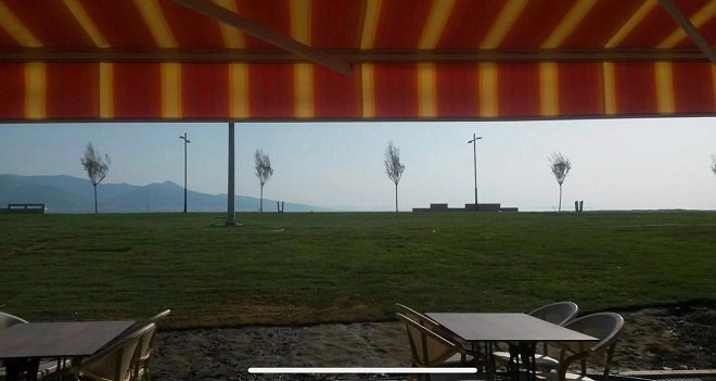 Yasemin Kafeye sarı kırmızı tente...