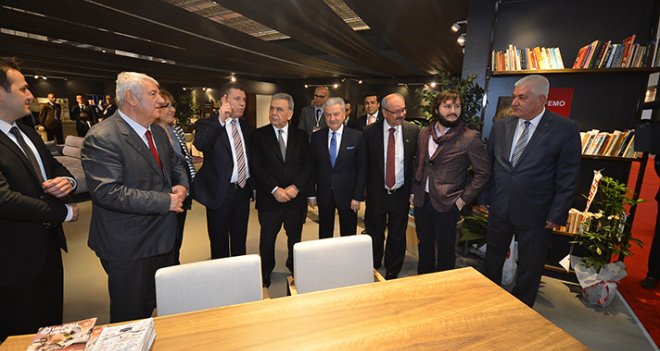 Yeni trend mobilyalar İzmir'de görücüye çıktı