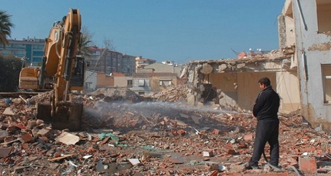 Yıkım başladı...