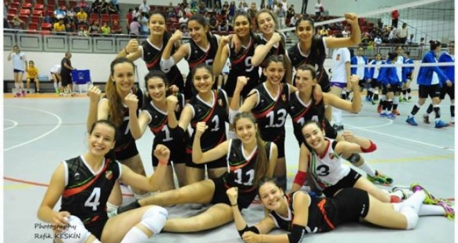 Yıldız Karşıyakalılar yarı finalde