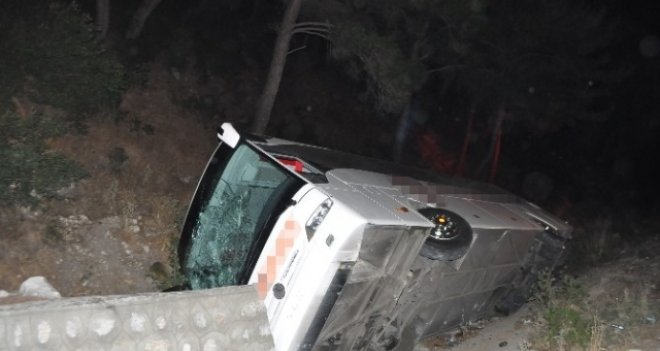 Yolcu otobüsü devrildi, faciadan dönüldü