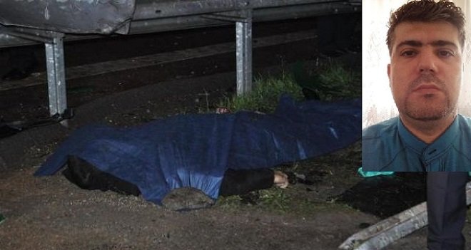 Yön tabelasına çarpan 2 kardeş öldü