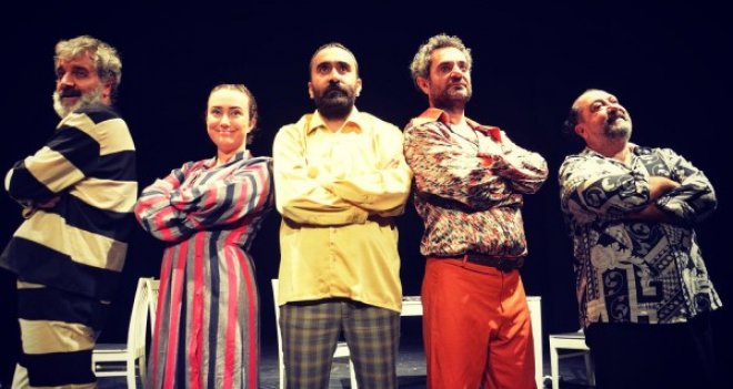 Yönetmenler oyuncu olup sahneye çıktı