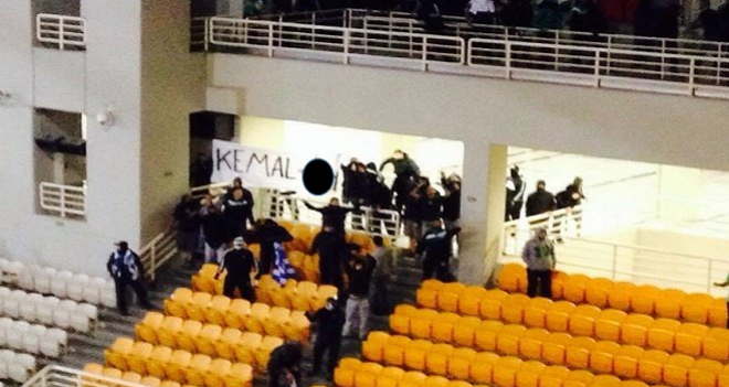 Yunan taraftarların densizliği...