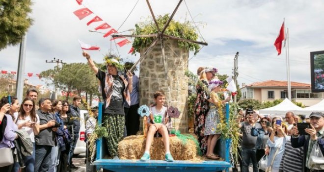 Yüzleri güldüren festival: Alaçatı Ot Festivali