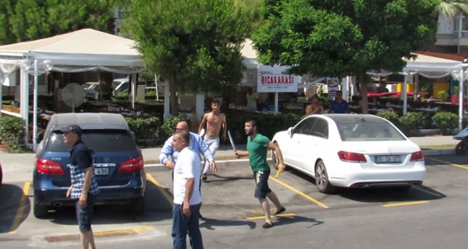 Zabıtaya palalı saldırı