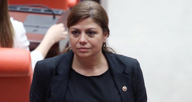 Zeynep Altıok: ''Aliağa'da zehirli gemi sökülüyor''