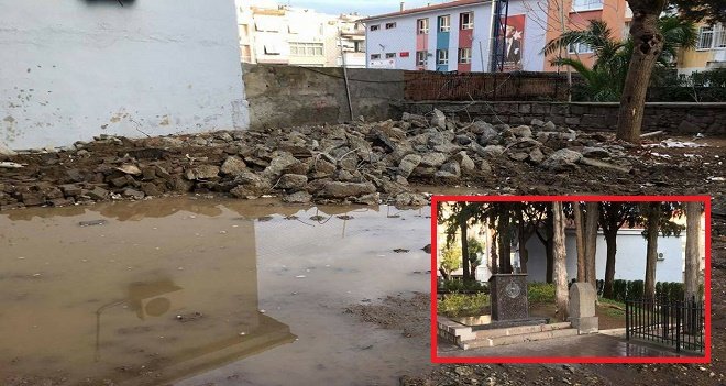 Zübeyde Ana anıt mezarı yanındaki tuvalet yıkıldı
