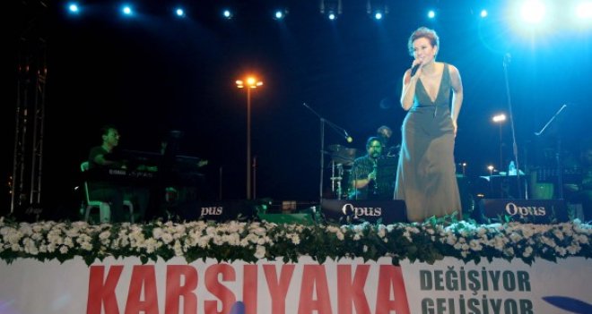 Zuhal Olcay doğum gününü Karşıyaka'da sahnede kutlayacak